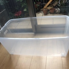キャスター付き衣類ケースの画像