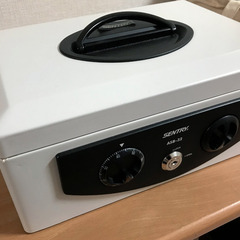 【事務用品】手さげ金庫　小型金庫　ダイヤル式金庫　お譲り致します