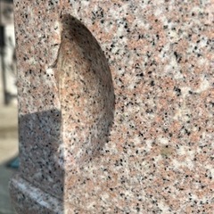 石材製の郵便ポストの画像