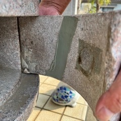 石材製の郵便ポストの画像
