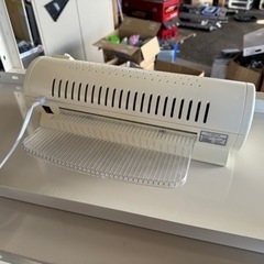 ラミネーター 動作品の画像