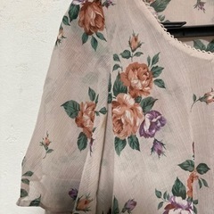 未使用！フリルが可愛い花柄ブラウス💐の画像