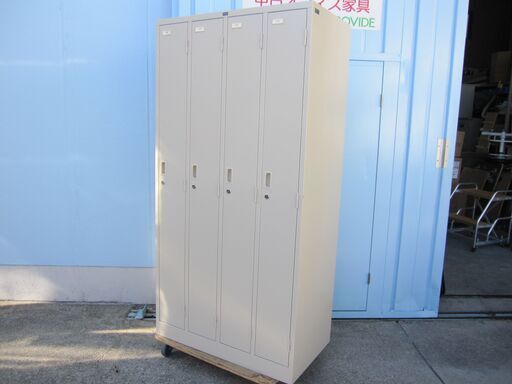 4人用ロッカー　鍵あり　ニューグレー　ウチダ製