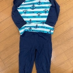 パジャマ　104センチ