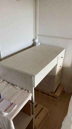 白のドレッサー