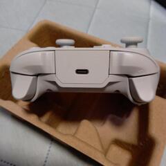 背面ボタン付きゲームコントローラーの画像
