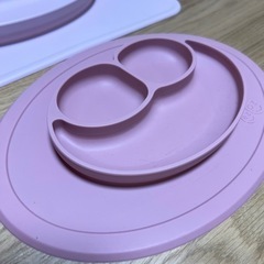 【大幅値下げ】ひっくり返らない皿とシリコンエプロンセットの画像