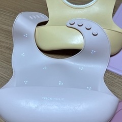 【大幅値下げ】ひっくり返らない皿とシリコンエプロンセットの画像