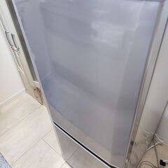 冷蔵庫　他　洗濯機　食器棚　セミダブルベッド　同時　引き渡しで値引き有