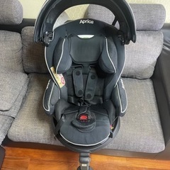 アップリカ　フラディア　グロウ　チャイルドシート　ブラック　新生児