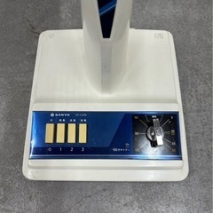 INT147 レトロポップ 青 サンヨー扇風機 お座敷扇 EF-C30N 3枚羽根 30cm 三洋電機 家電 アンティーク 昭和レトロ の画像