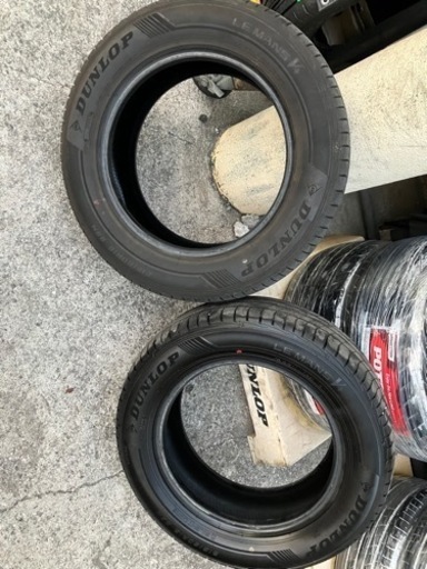 タイヤ　215/60R16