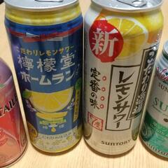 アルコール飲料4本と3層マスク50枚のセットの画像