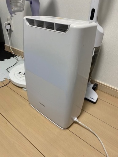 アイリスオーヤマ 除湿機 衣類乾燥 強力除湿 除湿器 タイマー付 静音設計 除湿量 2.0L デシカント方式 DDB-20 ホワイト