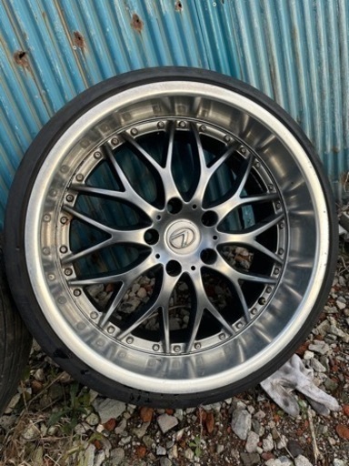 LEXUSE 4 RIMS 1 壊れている。
