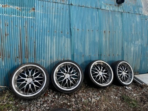 LEXUSE 4 RIMS 1 壊れている。