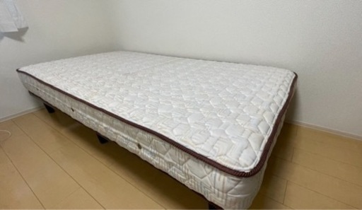 シングルベット、マットレス付き（値下げ致しました）