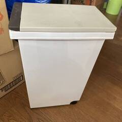 詳細不明 ゴミ箱 ダストボックス 後ろキャスター付 プッシュ オープン