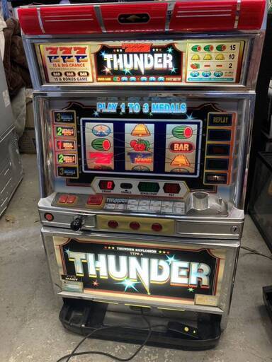 パチスロ スロット 実機 THUNDER メダル 不要 レス 家庭用電源 ドラム回転確認済み ジャンク MACY メーシー レトロ