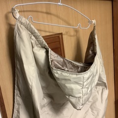 抱っこ紐防寒ケープ。軽くて暖かです。の画像