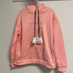 ピンクパーカー