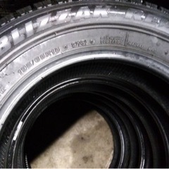 １９５／６５Ｒ１５‼️冬タイヤ‼️ブリジストン‼️中古タイヤ4本セット‼️格安‼️の画像