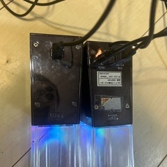 光るスピーカーの画像