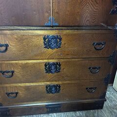 札幌発■レトロ■民芸調家具 3段引き出し箪笥 時代箪笥 和風 鉄製枠 和箪笥 タンス 収納家具 和室 着物箪笥 婚礼ダンス の画像