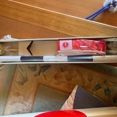 休日に家先に掲げる国旗の画像