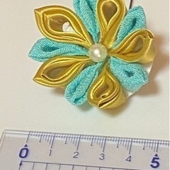 ハンドメイド　つまみ細工ヘアアクセの画像