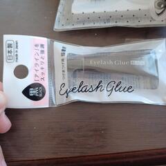 つけま、つけま用接着剤の画像