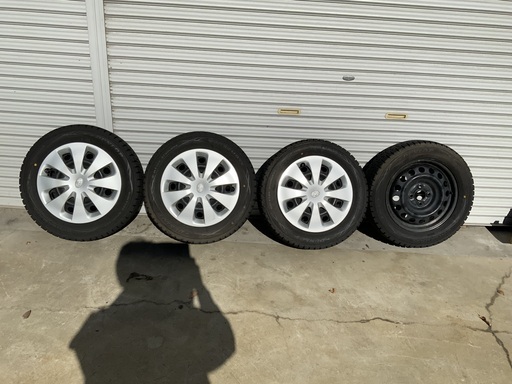 ダンロップウインターマックス　175/65R15アクア等に