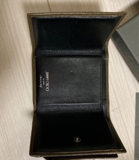 【決まりました】JIMMY CHOO ジミーチュウ スタッズ 小銭入れ 三つ折り財布 ミニ財布　カーキ　オリーブ　