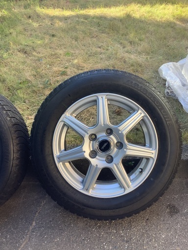 お取引完了しました　ブリヂストンスタッドレス　ブリヂストンアルミ　ナット付　185/65/15 セレナ　ラフェスタb30 2014年製