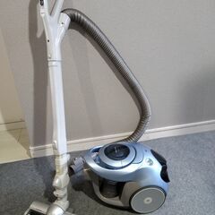 サイクロン式　400W吸い込み率　回転ブラシつき