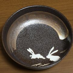 ウサギの絵の和皿 大1枚・小5枚の画像