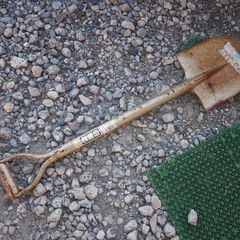 鍬（くわ）、熊手、シャベル