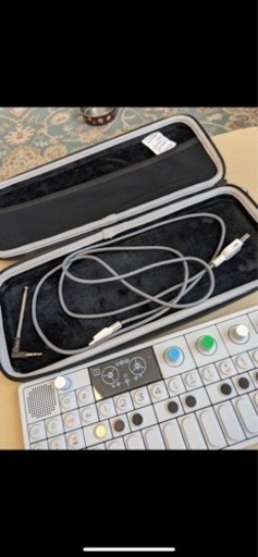 Teenage Engineering OP-1 ポータブルシンセサイザー