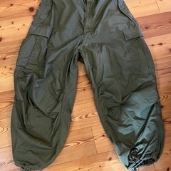 メンズ　パンツ　　未使用に近い商品です！