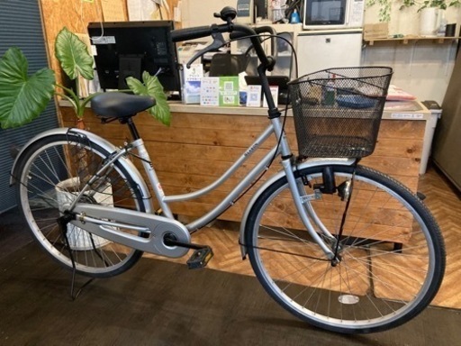 【SALE！11月29日まで当店の全商品表示価格から¥1000引き！ 前後タイヤ・後輪チューブ新品！】26インチ自転車　シルバー