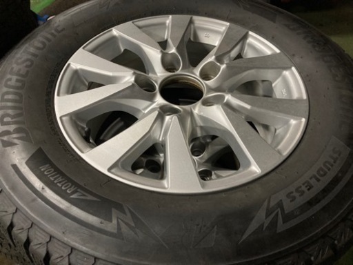 決まりました　ランクル200のホイールです