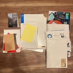 文房具各種　ファイル・ルーズリーフ・ノート・ペン (未使用多数)・単語カードの画像