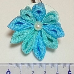 ハンドメイド　つまみ細工ヘアアクセの画像