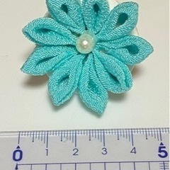 ハンドメイド　つまみ細工ヘアアクセの画像