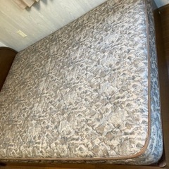 ダブルベッド用マットレスの画像