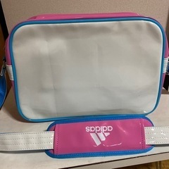 アディダス　ショルダーバックの画像