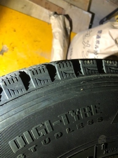 スタッドレス　DUNLOP 195/80/R15 LT