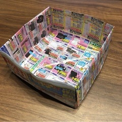 おばあちゃんがチラシで作ったゴミ箱の画像