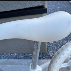 キックバイク　ストライダー　スタンド付き　白の画像
