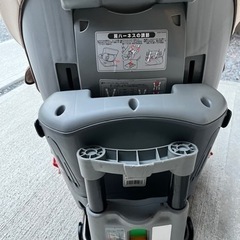 チャイルドシート　エールべべクルットプレミアム　2台ありの画像
